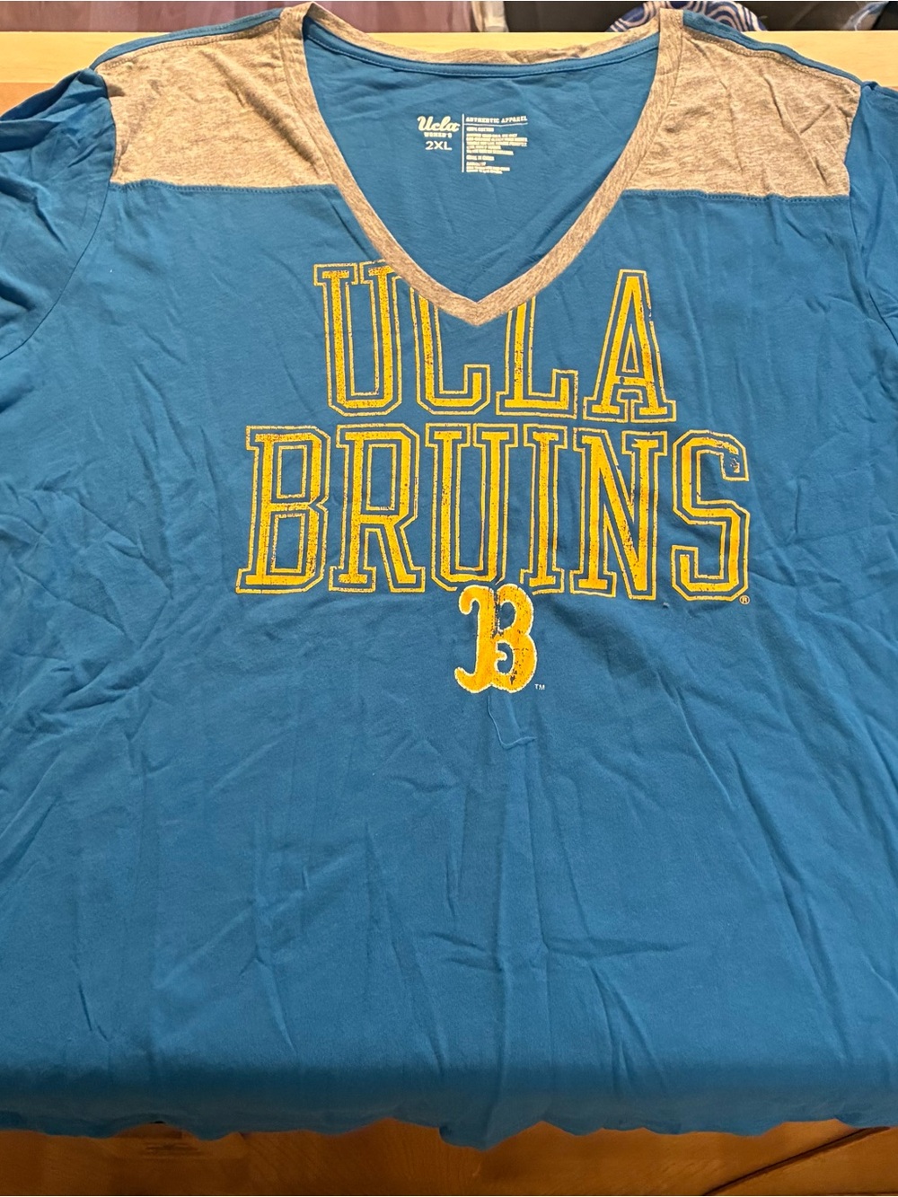 UCLA Bruins Women's Blue V-Neck T-Shirt Short-Sleeve  Size 2XL 100% Cotton